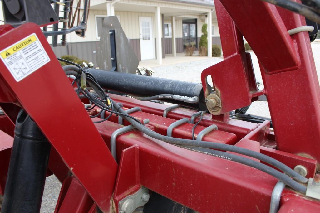 Salford 570 28' vertical tillage tool