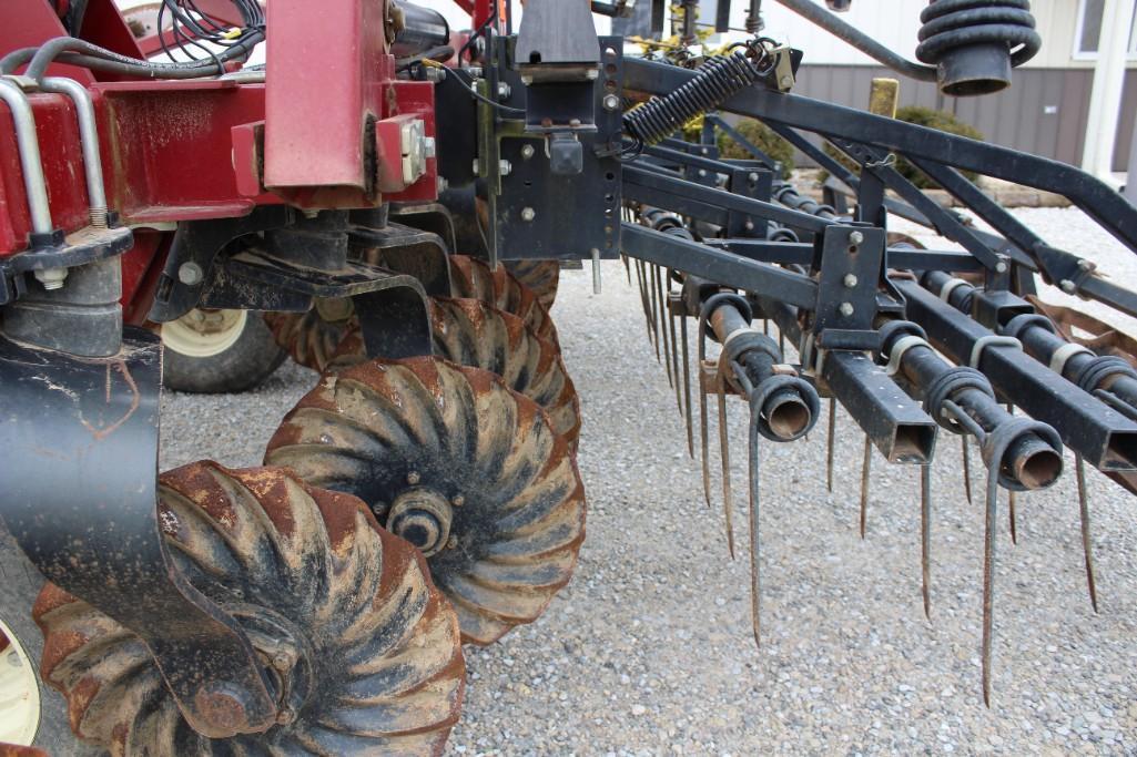 Salford 570 28' vertical tillage tool