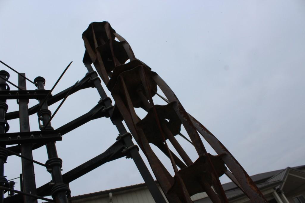 Salford 570 28' vertical tillage tool