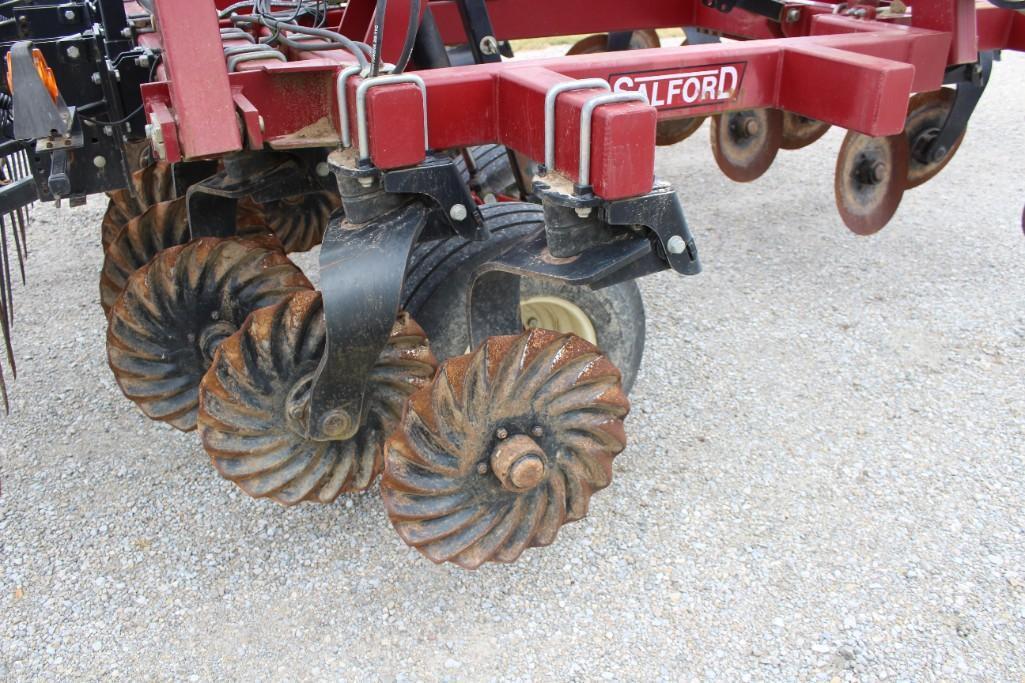 Salford 570 28' vertical tillage tool