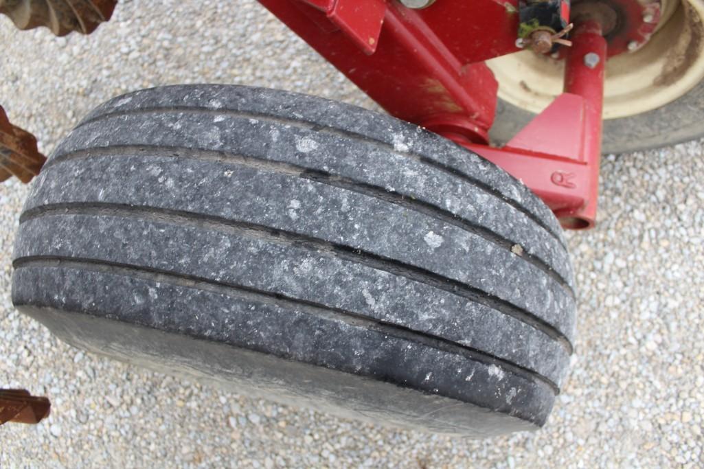 Salford 570 28' vertical tillage tool