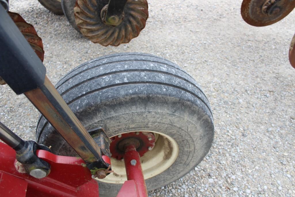 Salford 570 28' vertical tillage tool