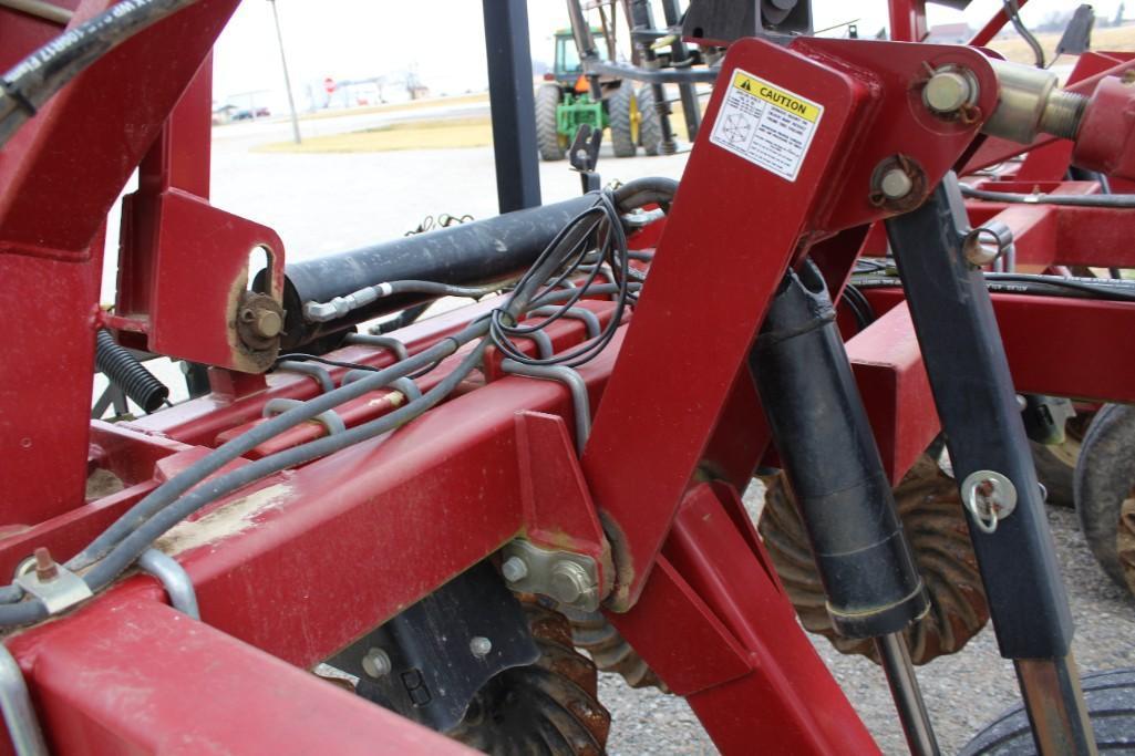 Salford 570 28' vertical tillage tool