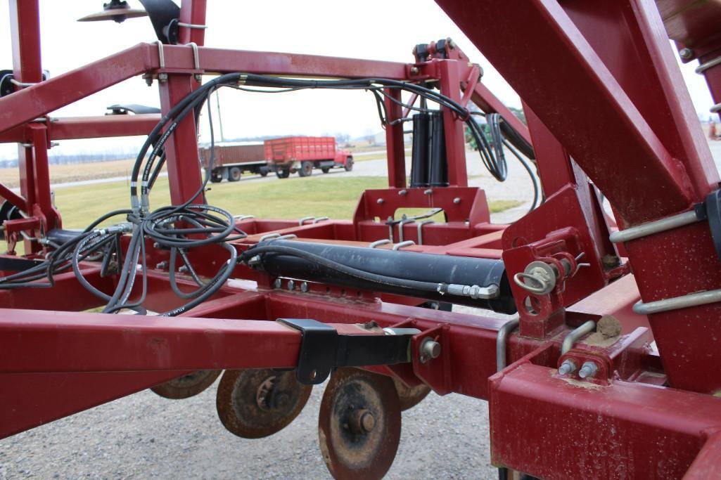 Salford 570 28' vertical tillage tool