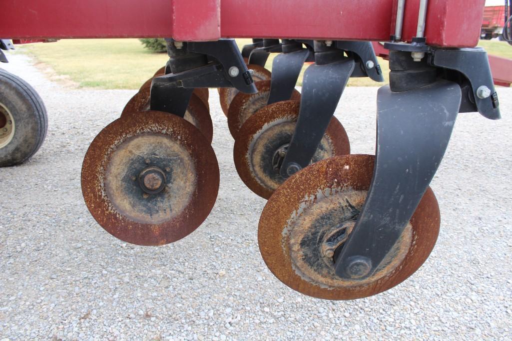 Salford 570 28' vertical tillage tool
