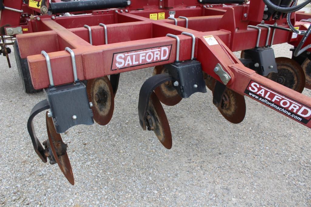 Salford 570 28' vertical tillage tool