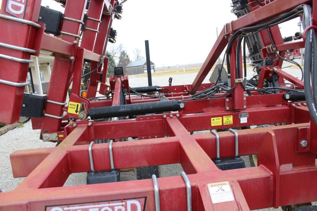 Salford 570 28' vertical tillage tool