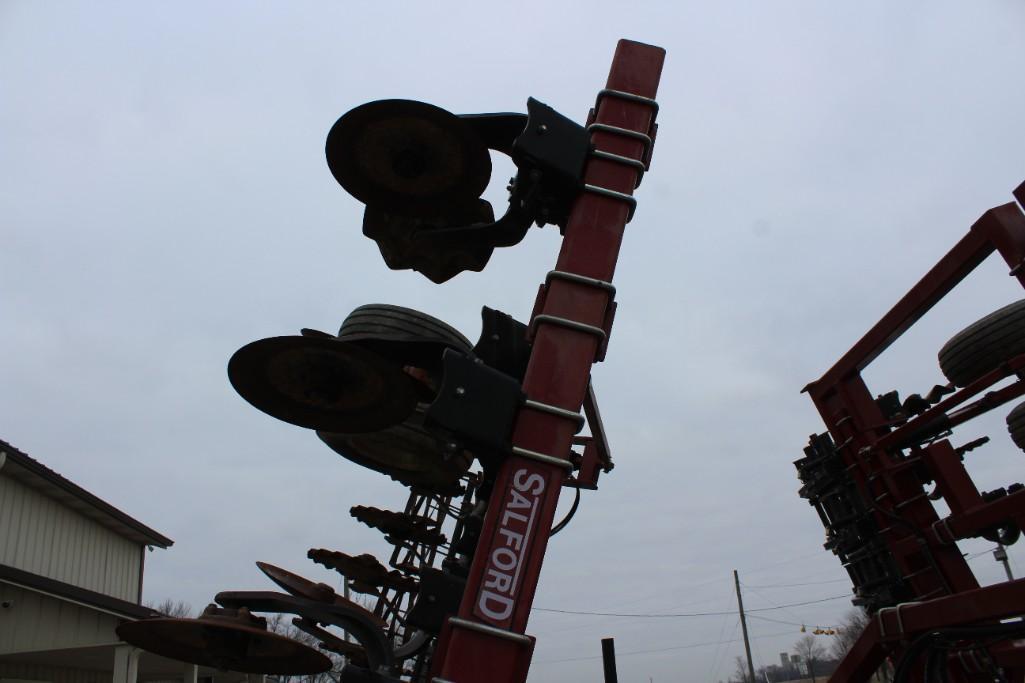 Salford 570 28' vertical tillage tool