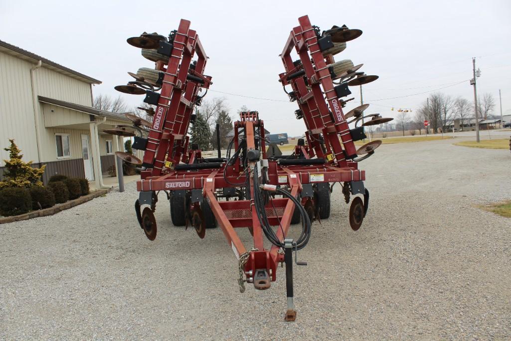 Salford 570 28' vertical tillage tool