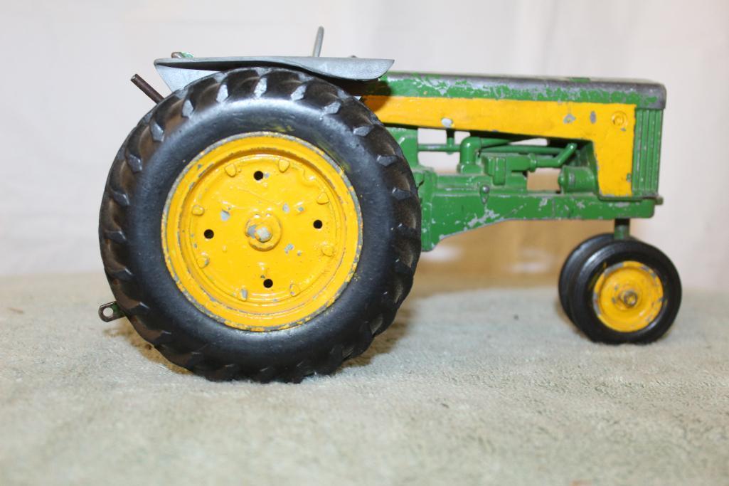 1/16 John Deere 2 Cylinder Tractor