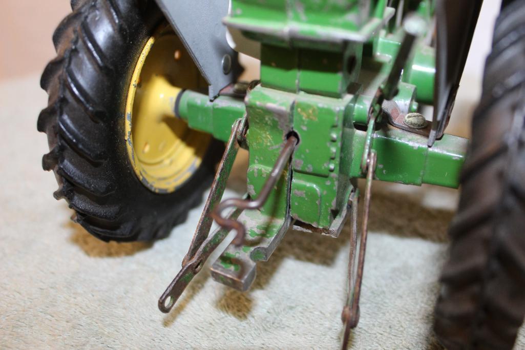 1/16 John Deere 2 Cylinder Tractor