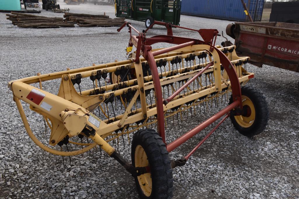 New Holland 258 5-bar hay rake