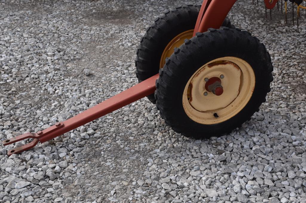 New Holland 258 5-bar hay rake