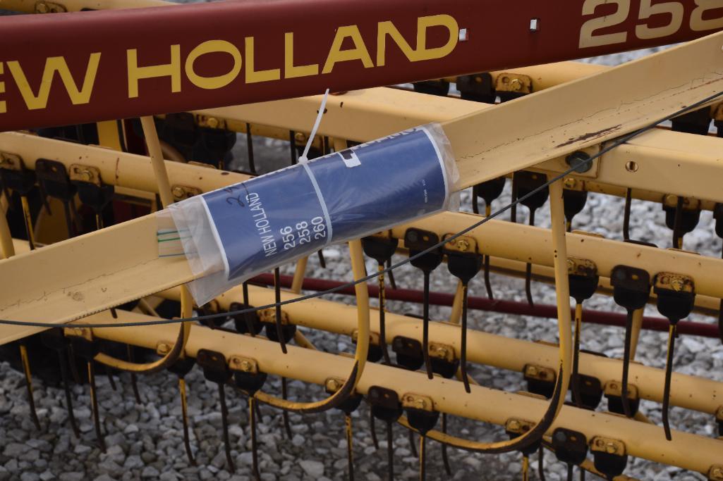New Holland 258 5-bar hay rake