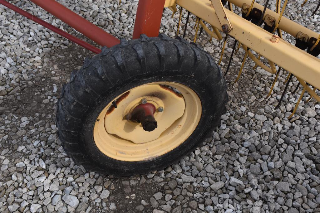 New Holland 258 5-bar hay rake