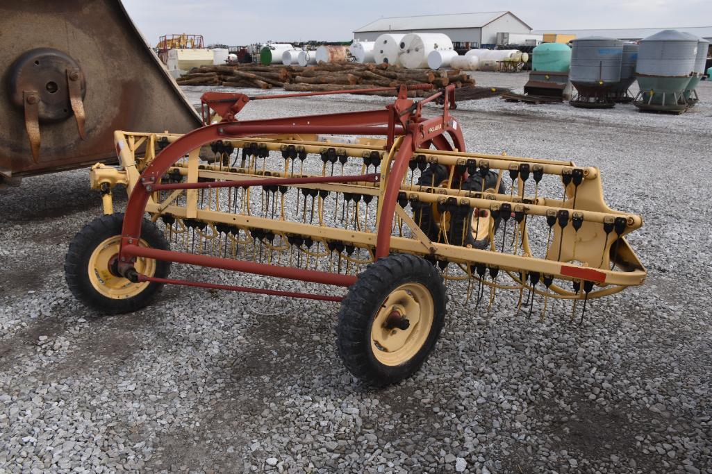 New Holland 258 5-bar hay rake