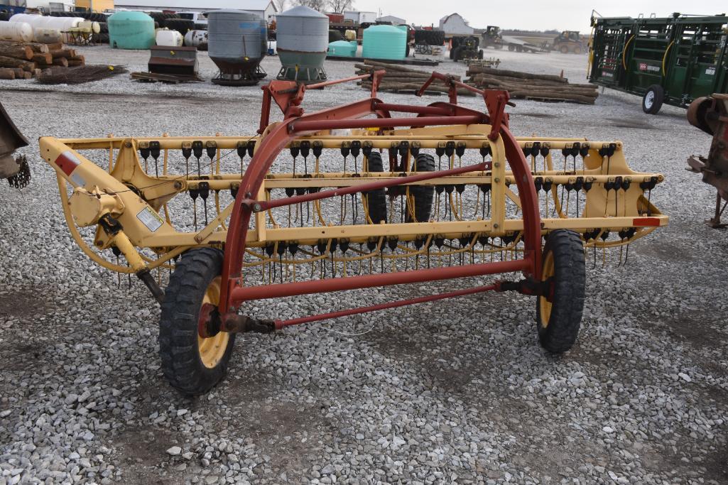 New Holland 258 5-bar hay rake