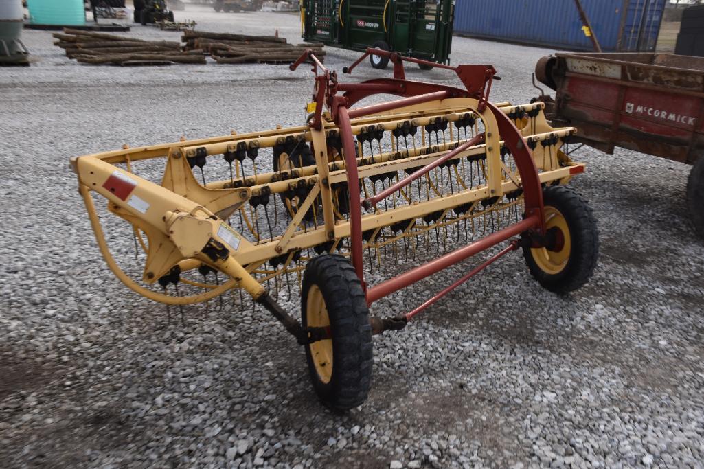 New Holland 258 5-bar hay rake