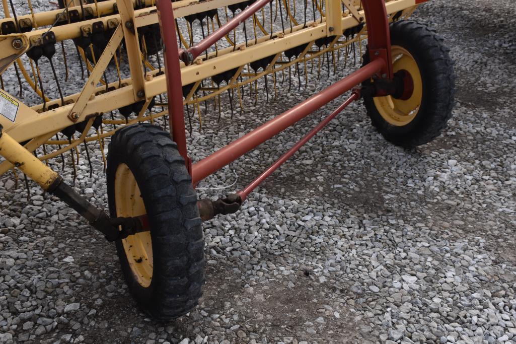 New Holland 258 5-bar hay rake