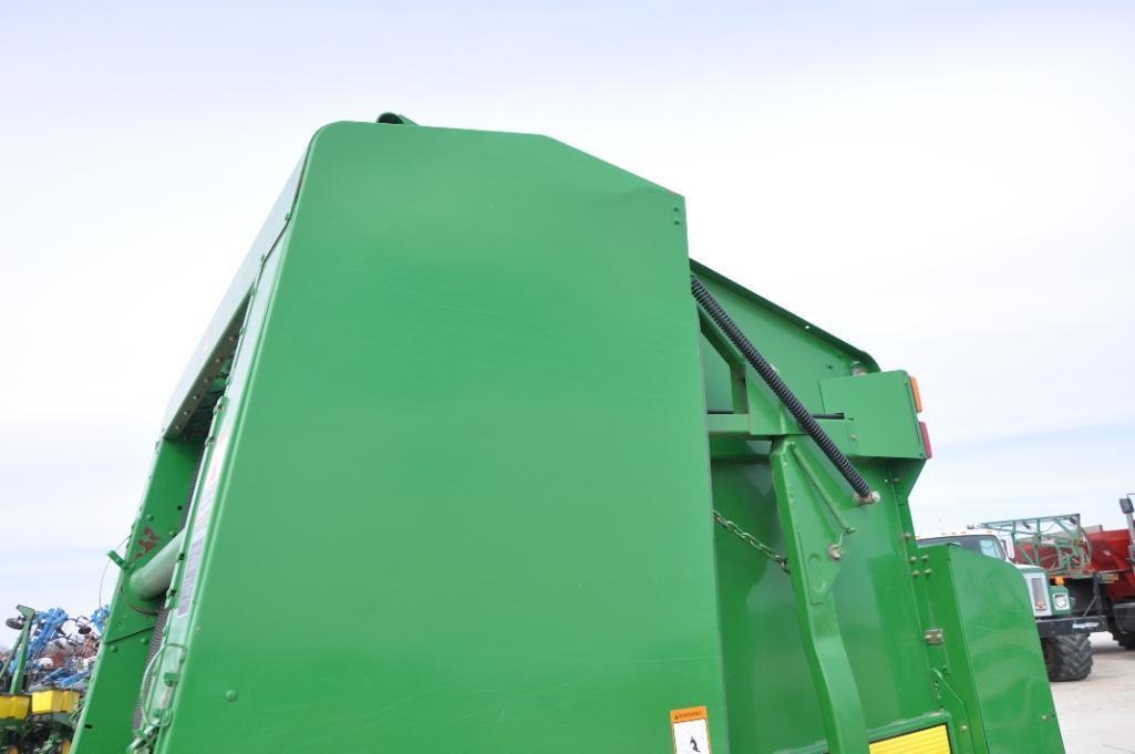 2007 John Deere 568 round baler
