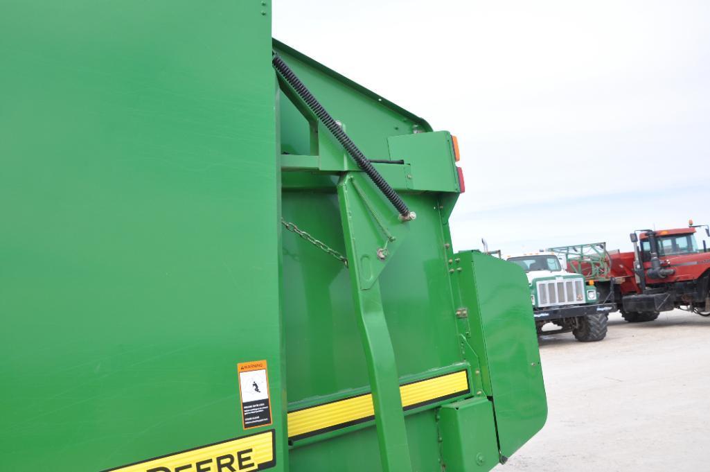 2007 John Deere 568 round baler