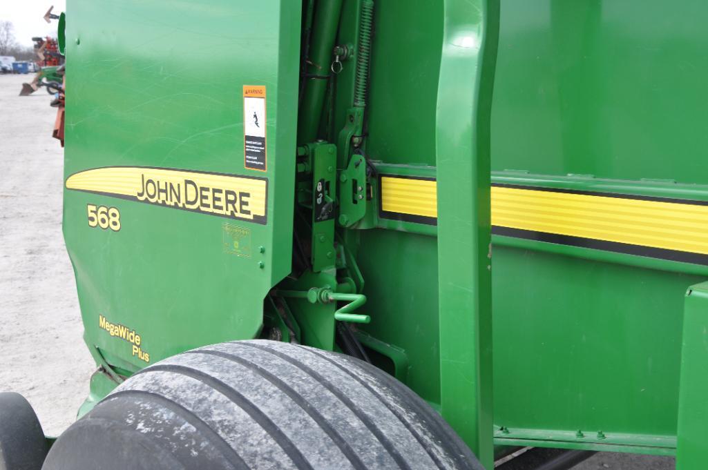 2007 John Deere 568 round baler