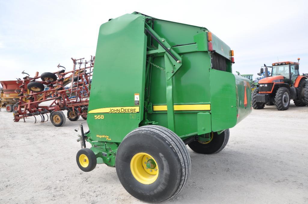 2007 John Deere 568 round baler