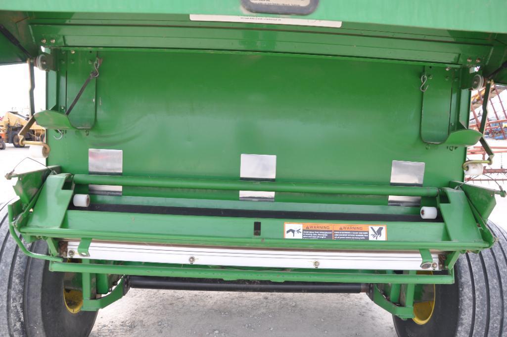 2007 John Deere 568 round baler