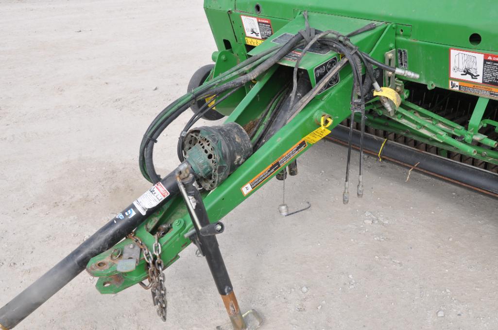 2007 John Deere 568 round baler