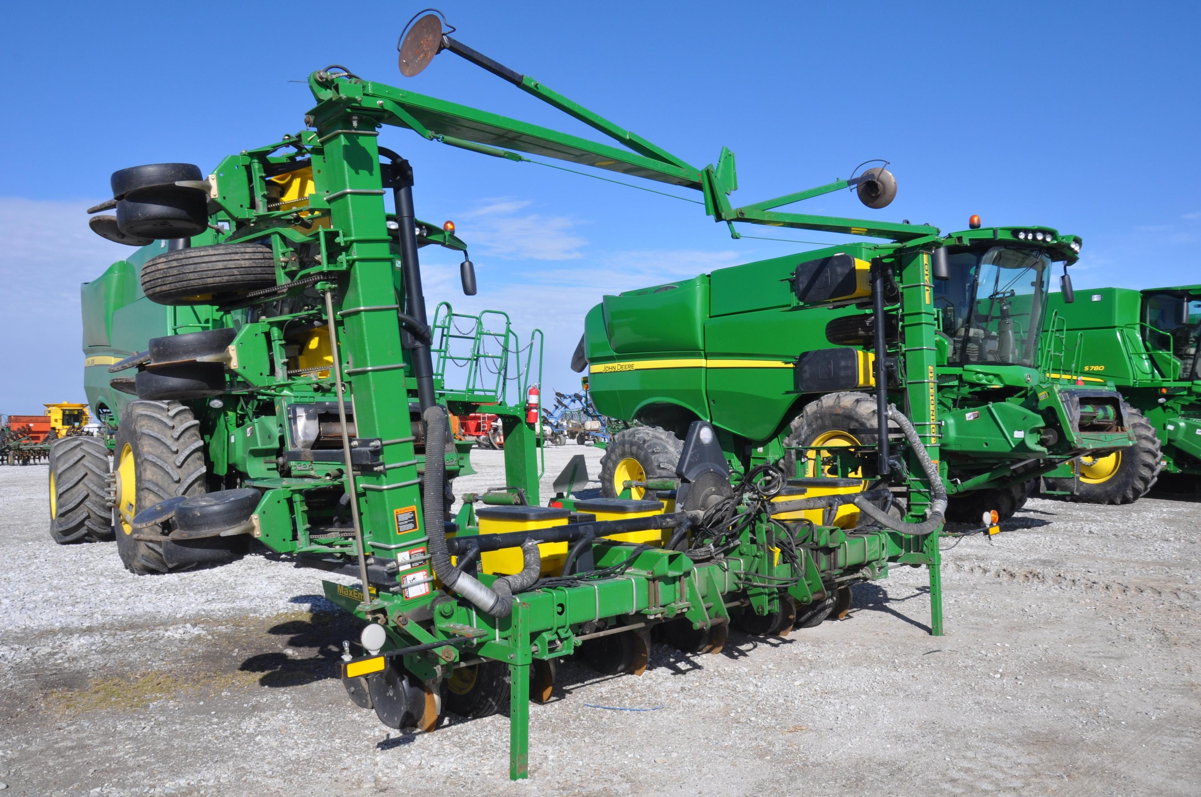 1997 John Deere 1710 12 row 30" 3-pt. planter