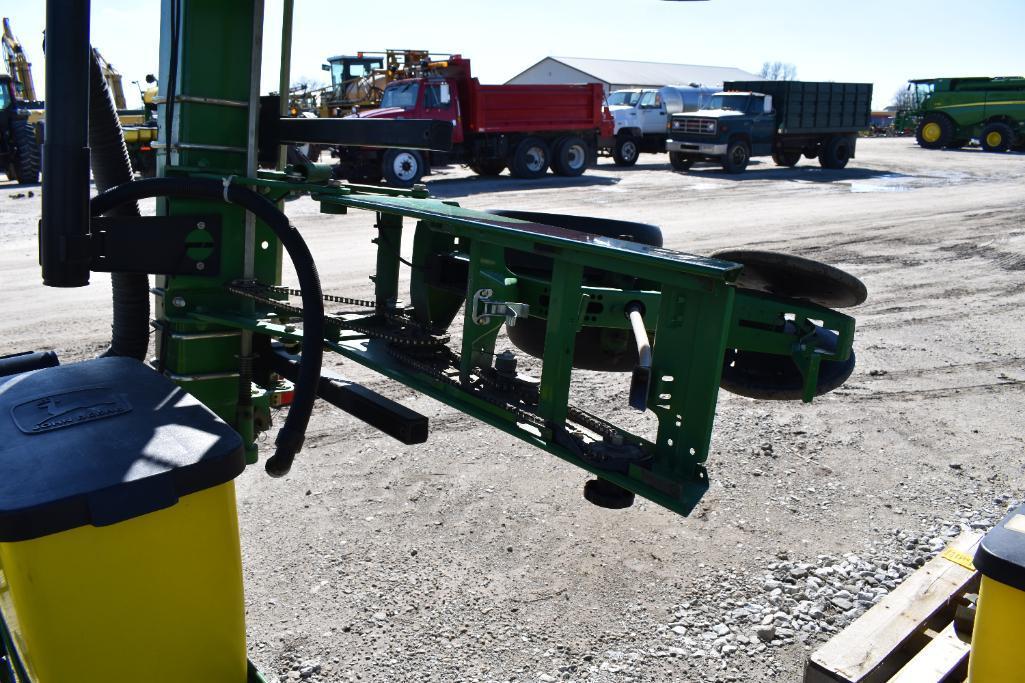 1997 John Deere 1710 12 row 30" 3-pt. planter