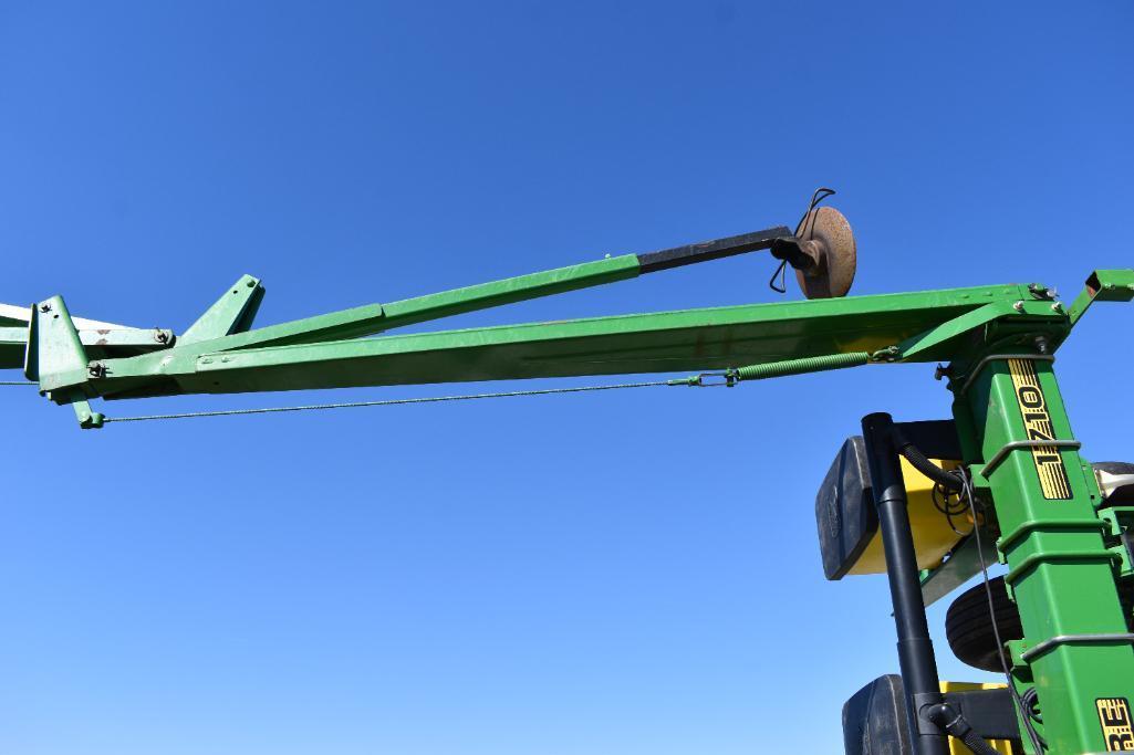 1997 John Deere 1710 12 row 30" 3-pt. planter