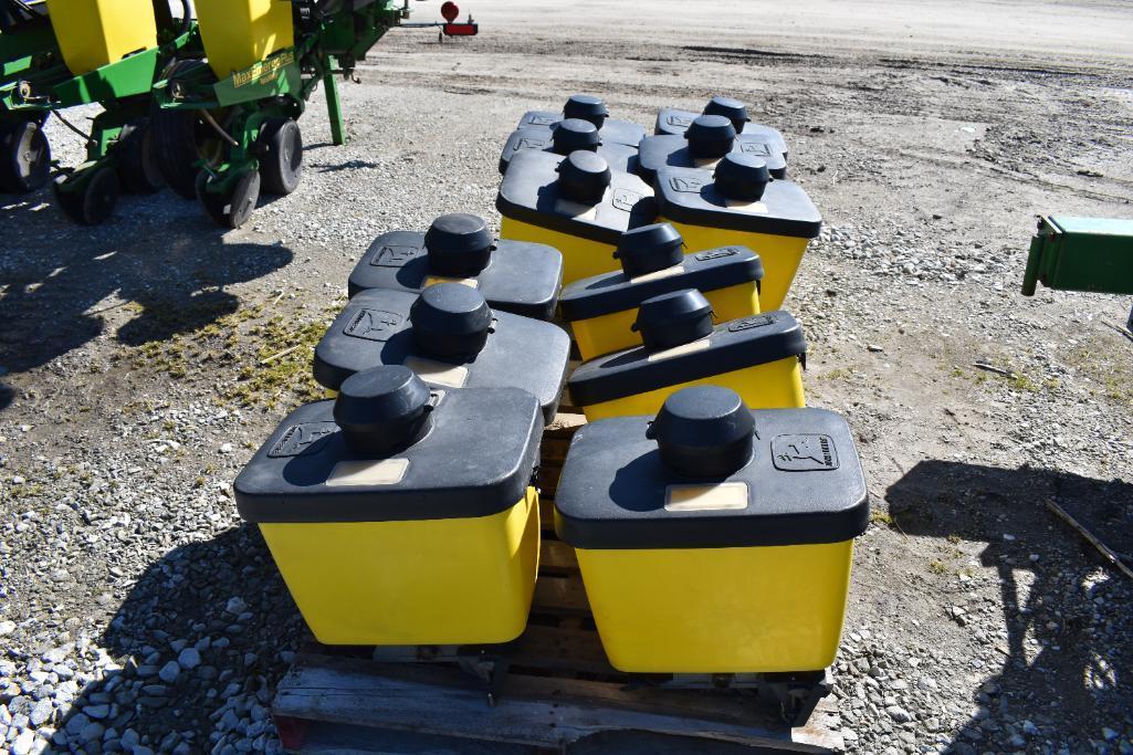 1997 John Deere 1710 12 row 30" 3-pt. planter