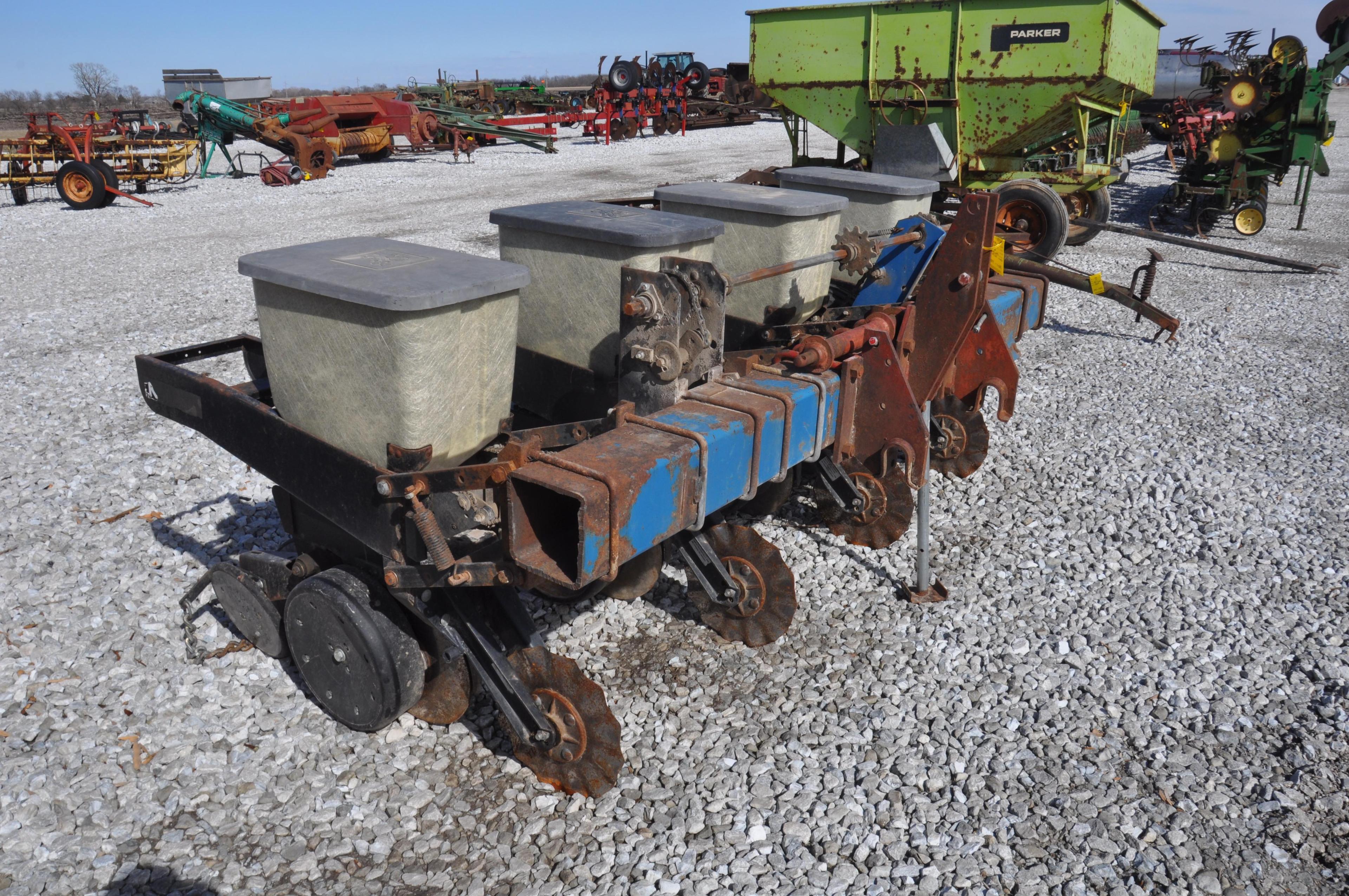 Kinze 4 row 30" 3-pt. planter