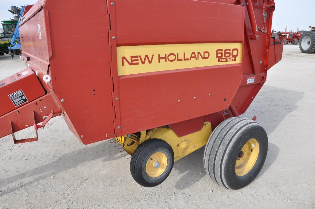 New Holland 660 round baler