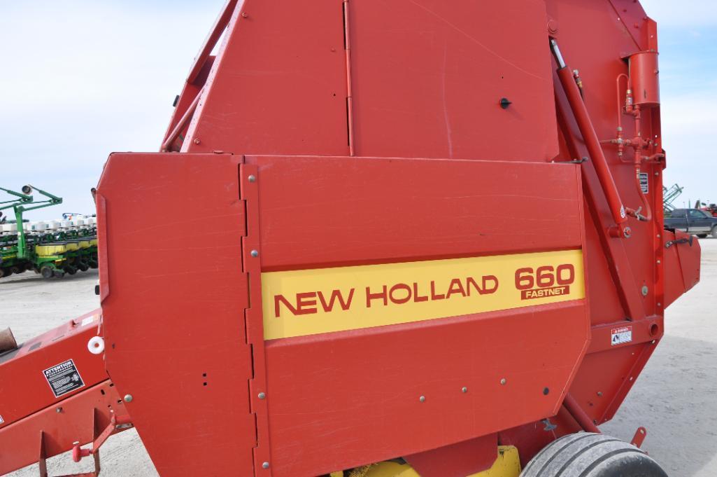 New Holland 660 round baler