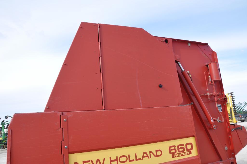 New Holland 660 round baler