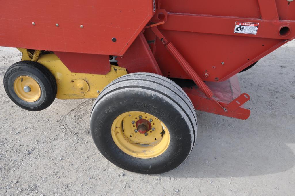 New Holland 660 round baler