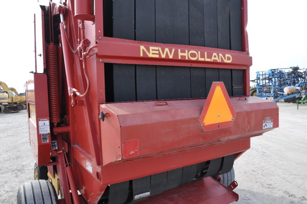 New Holland 660 round baler