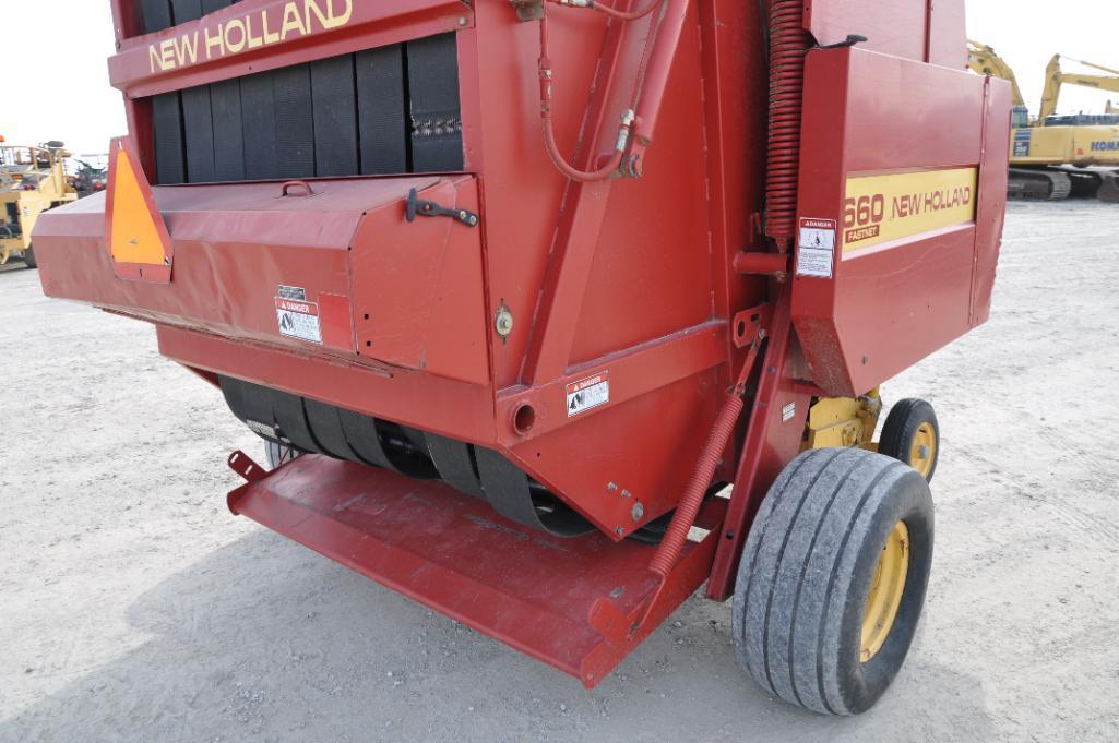 New Holland 660 round baler