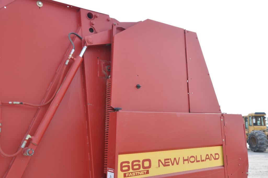 New Holland 660 round baler
