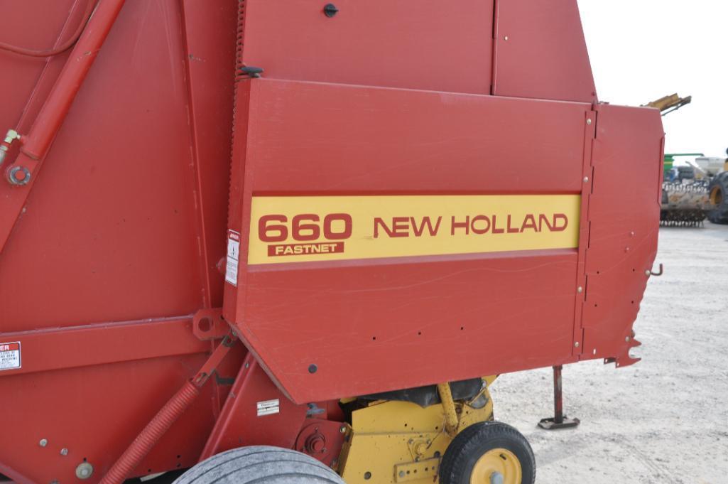 New Holland 660 round baler
