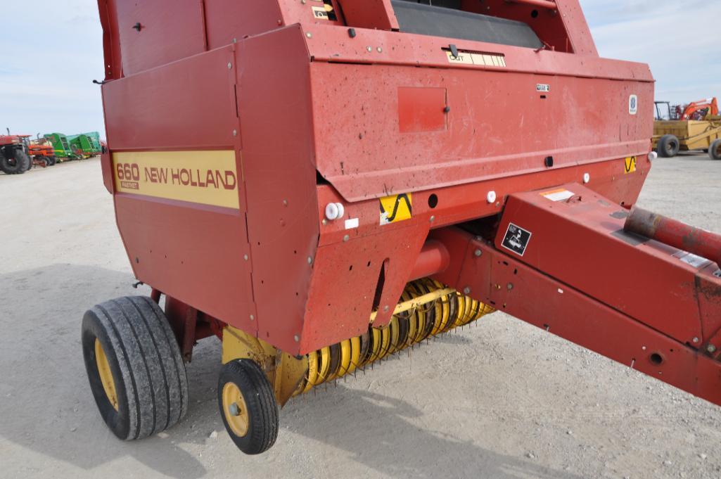 New Holland 660 round baler