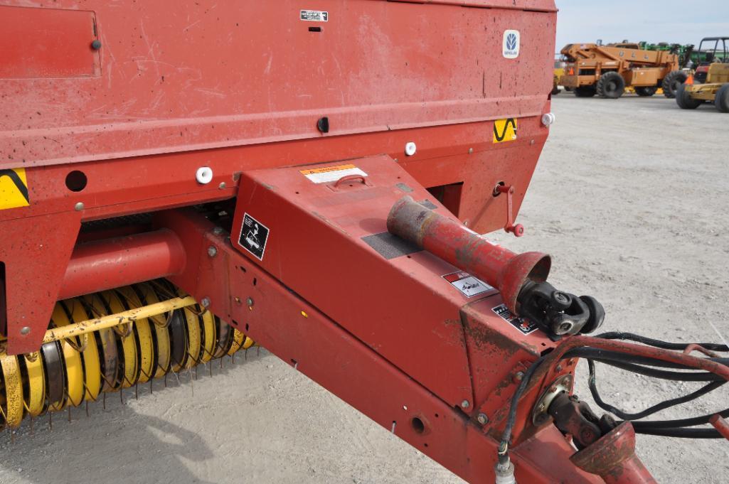 New Holland 660 round baler