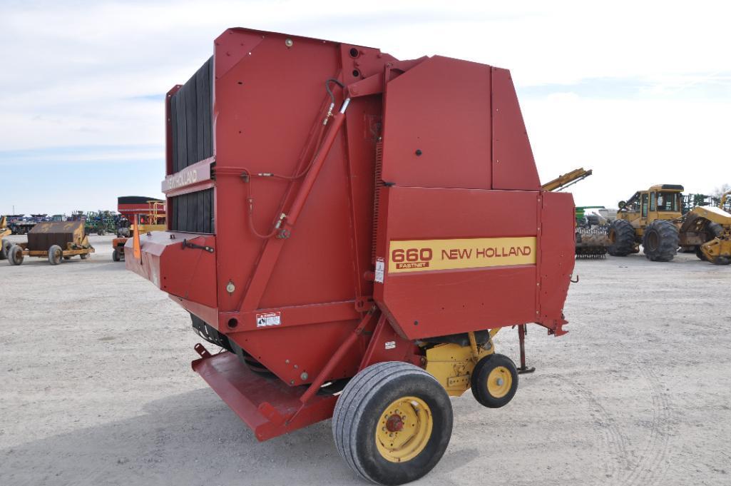 New Holland 660 round baler
