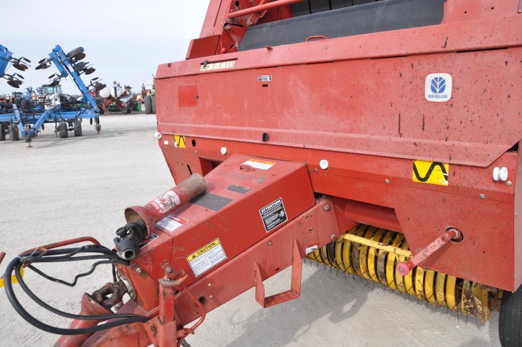 New Holland 660 round baler