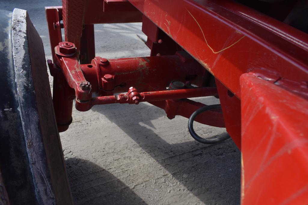International 766 2wd tractor