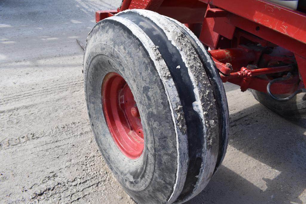 International 766 2wd tractor