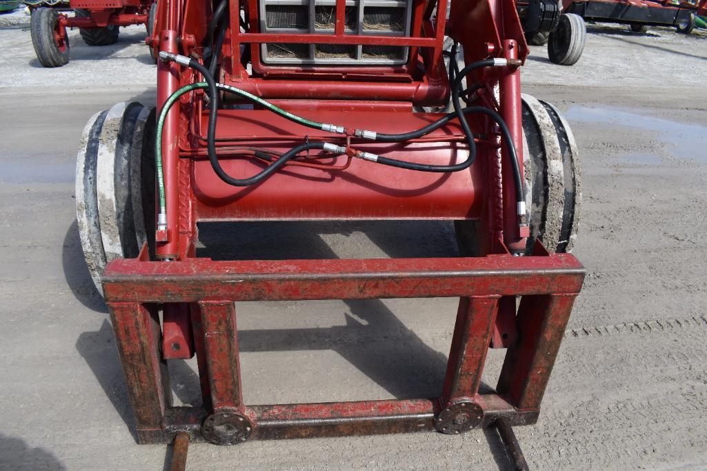 International 766 2wd tractor
