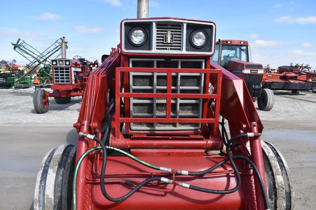 International 766 2wd tractor